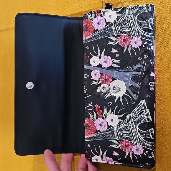 TAHARI RFID WALLET, Black, Floral Paris Patterned, Vegan Leather NWT - Picture 9 of 9
